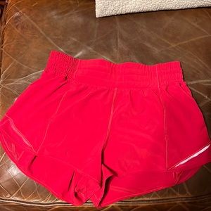 Red Lululemon hotty hot shorts HR 2.5 inch Size 8